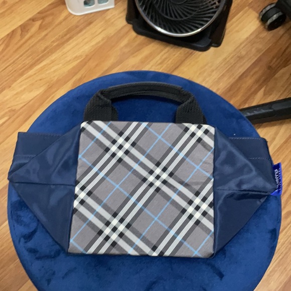 Burberry - Picture 2 of 8